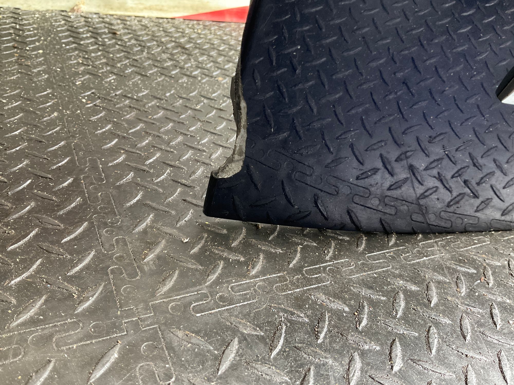 https://gcs.partsauto.market/rn-stockpro.appspot.com/thmbs/userImages/h353NjtZg3VDP19b5HMt7LlpbQ93/part/dd32609d-f860-4561-819d-50e4e556d883_1745668974860.jpg