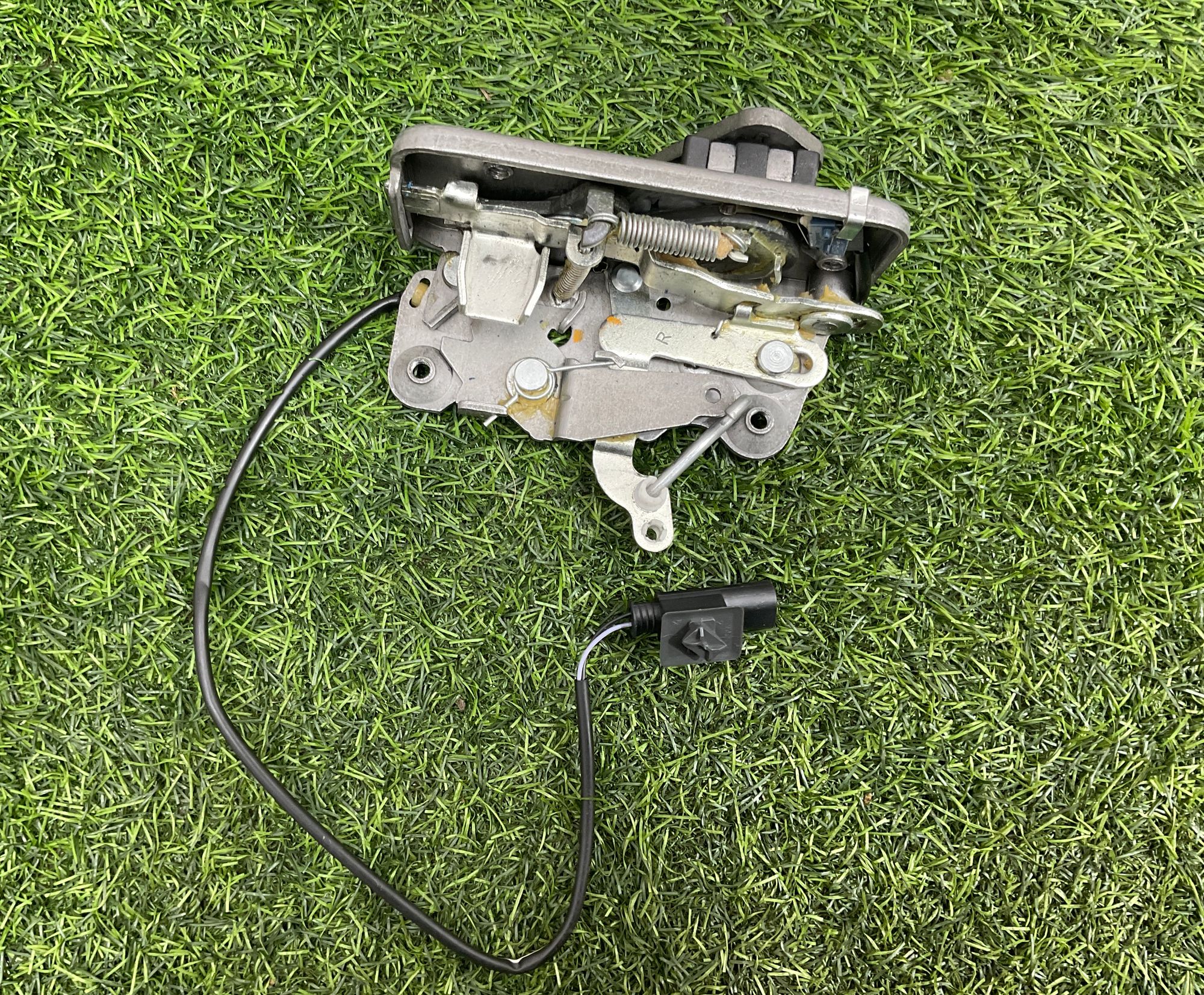 https://gcs.partsauto.market/rn-stockpro.appspot.com/thmbs/userImages/h353NjtZg3VDP19b5HMt7LlpbQ93/part/de6d9290-16fd-4dd3-ac17-5c3ed8924cbc_1743148689973.jpg