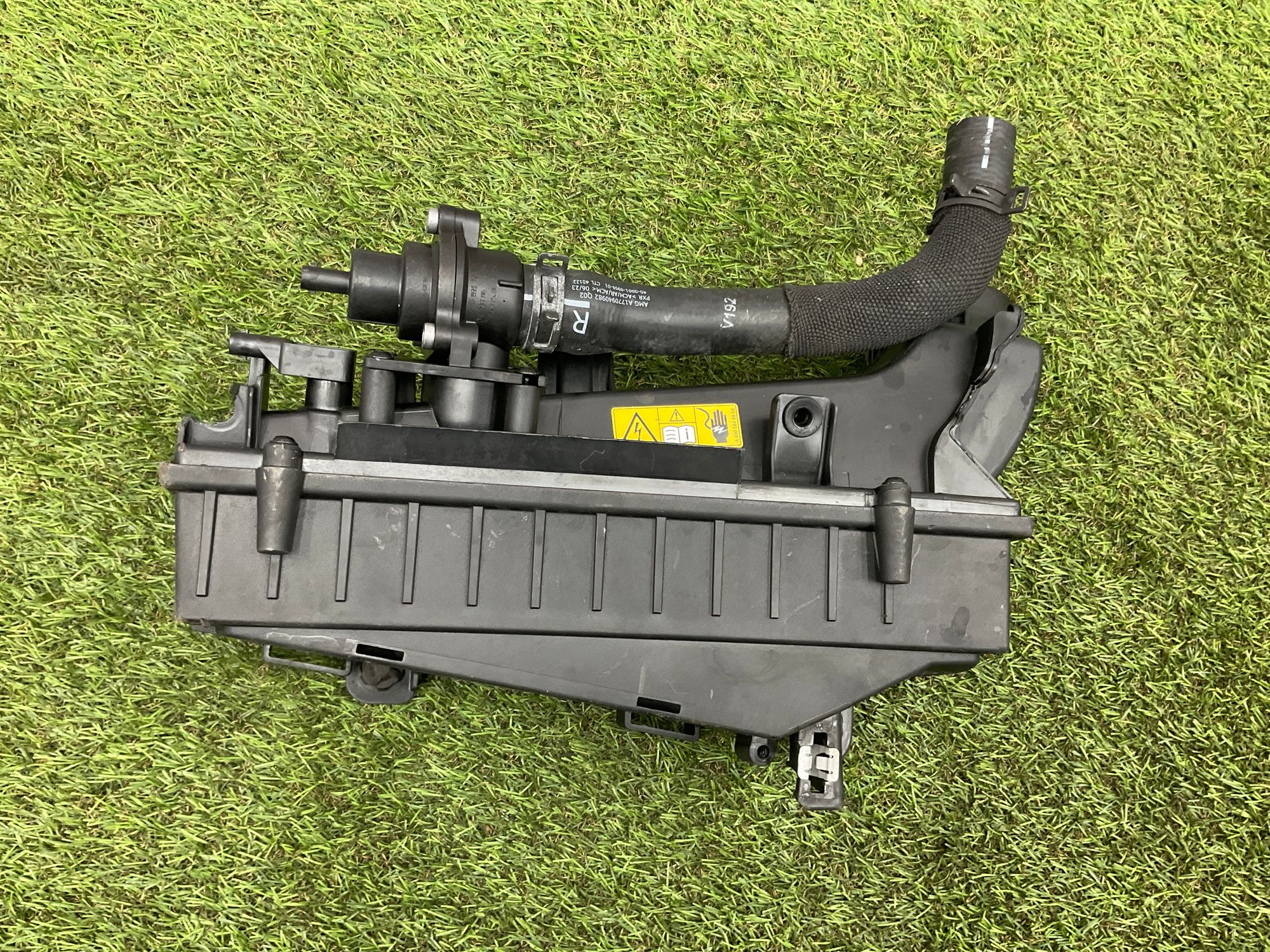 https://gcs.partsauto.market/rn-stockpro.appspot.com/thmbs/userImages/h353NjtZg3VDP19b5HMt7LlpbQ93/part/e65ba0ed-f7f7-41fe-9850-5e43d316cefa_1749888394902.jpg