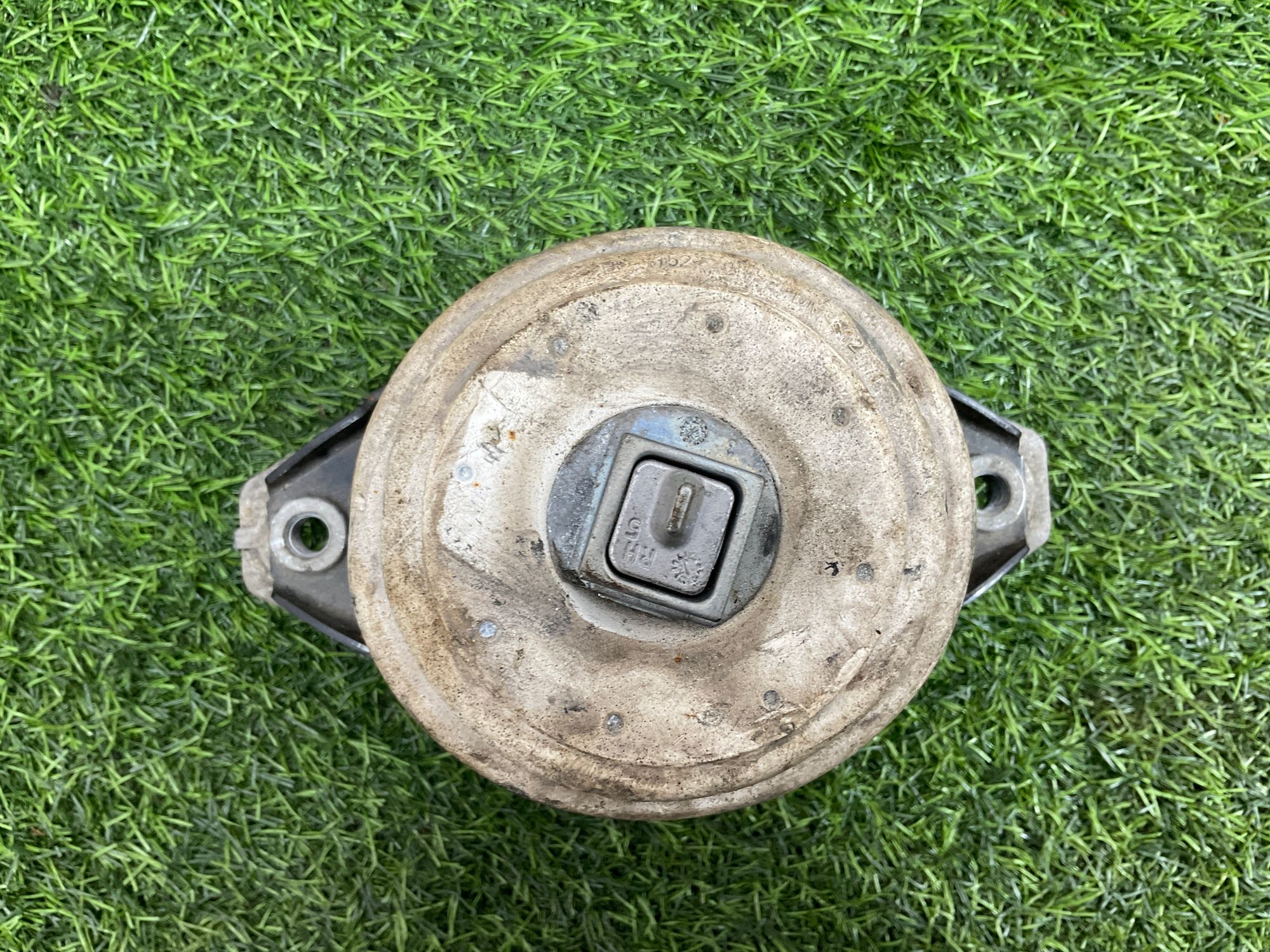 https://gcs.partsauto.market/rn-stockpro.appspot.com/thmbs/userImages/h353NjtZg3VDP19b5HMt7LlpbQ93/part/e90e206a-fc7f-4df0-bd10-d01ff5811465_1743170279435.jpg