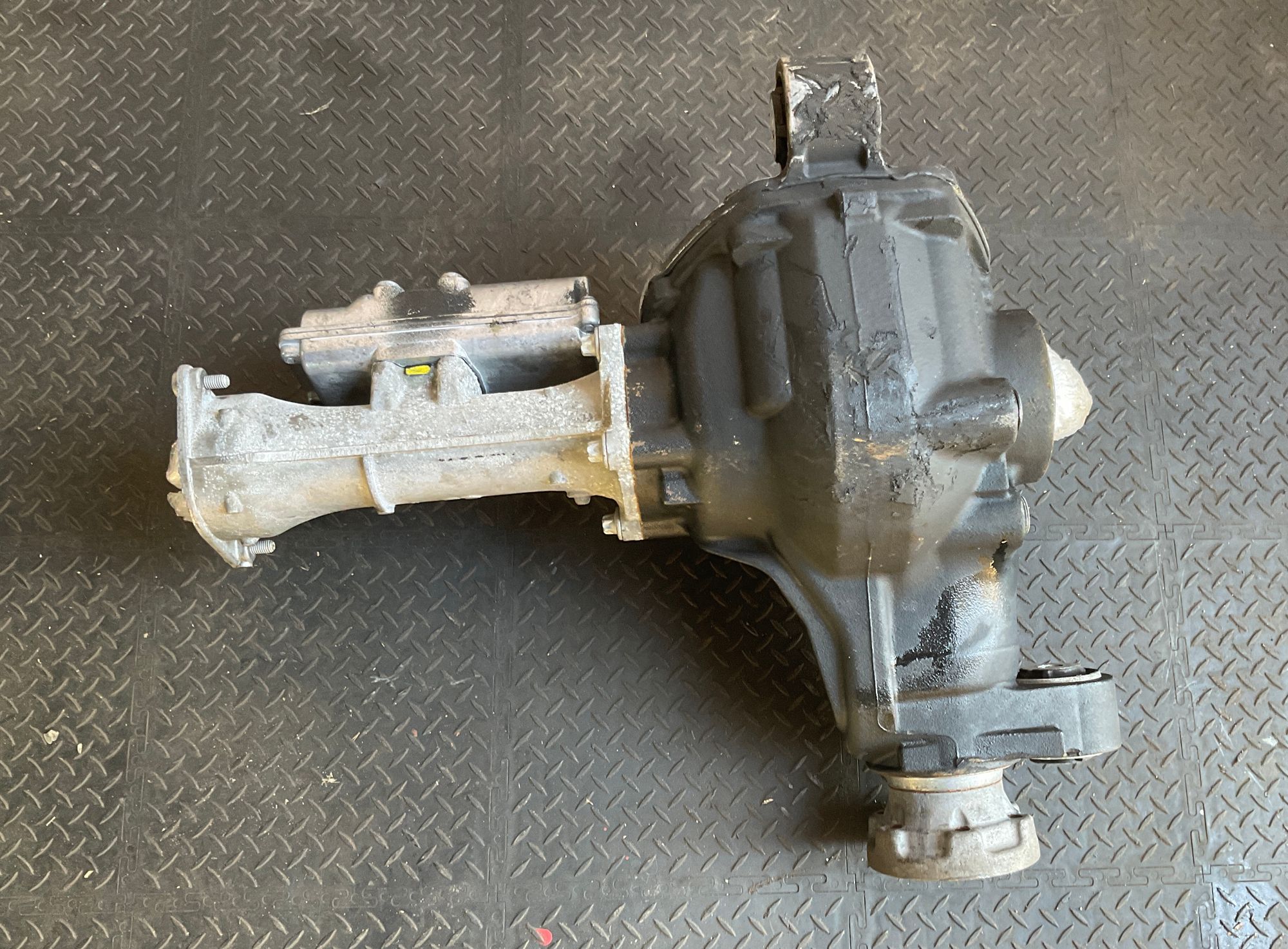 https://gcs.partsauto.market/rn-stockpro.appspot.com/thmbs/userImages/h353NjtZg3VDP19b5HMt7LlpbQ93/part/f14071a3-df33-4fd7-8e82-59a10627d5b6_1742630454866.jpg
