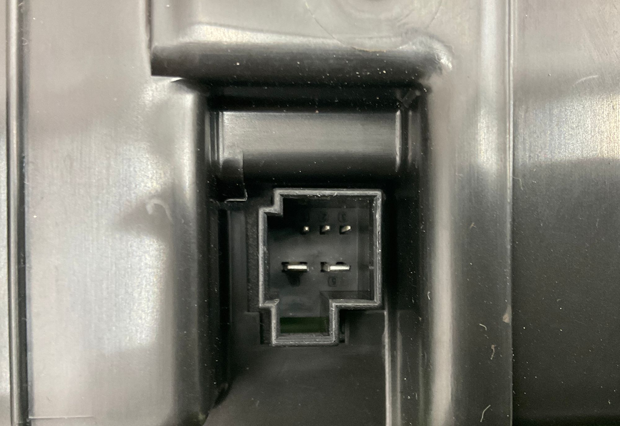 https://gcs.partsauto.market/rn-stockpro.appspot.com/thmbs/userImages/h353NjtZg3VDP19b5HMt7LlpbQ93/part/f2141d3b-1903-4b49-a1c7-f543733f1f59_1742543893876.jpg