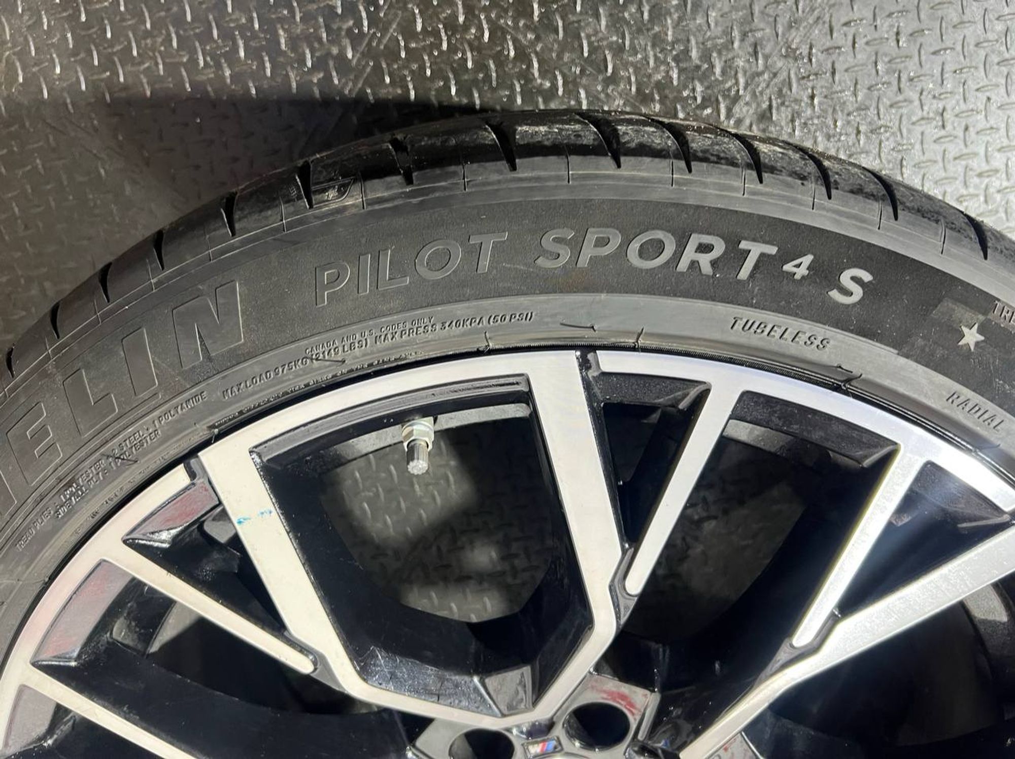 https://gcs.partsauto.market/rn-stockpro.appspot.com/thmbs/userImages/h353NjtZg3VDP19b5HMt7LlpbQ93/part/f400d8a1-a70b-44fc-b18a-ad2e6d85d039_1733318670201.jpg
