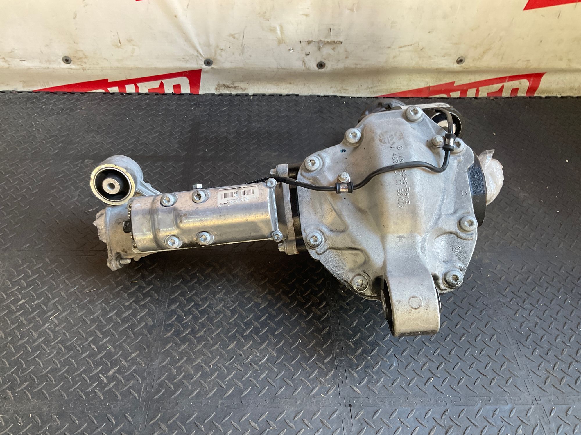 https://gcs.partsauto.market/rn-stockpro.appspot.com/thmbs/userImages/h353NjtZg3VDP19b5HMt7LlpbQ93/part/ff0c1529-9840-475c-8a5f-807fe9ccbc89_1742630458461.jpg